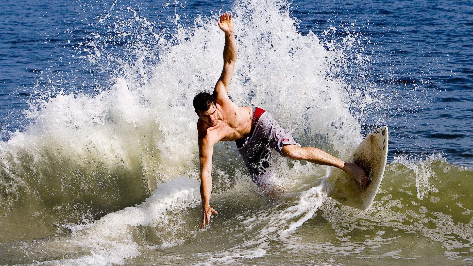 全球电竞产业迎来爆发式增长，中国战队再夺国际大赛冠军